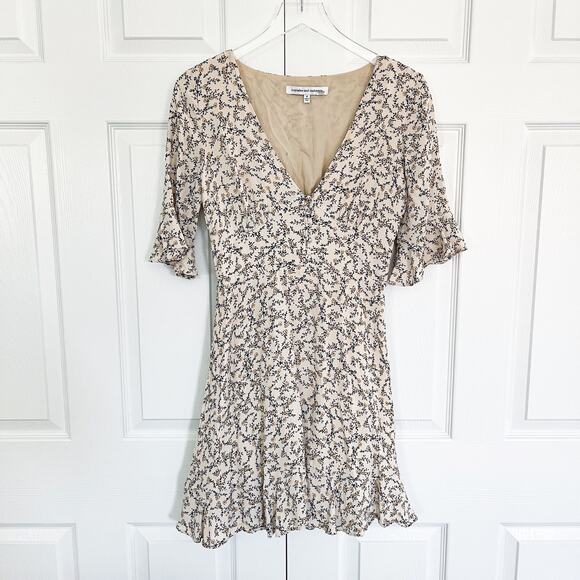 Cupcakes and Cashmere Roxbury Ditsy Floral Dress - Picture 3 of 11